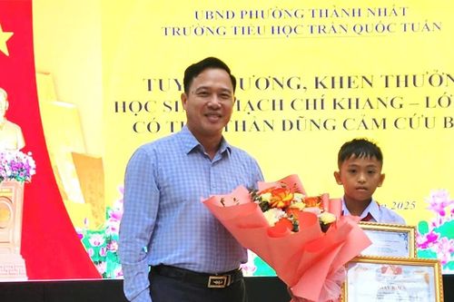 Biểu dương 'người hùng nhí' trong vụ thảm án tại Đắk Lắk
