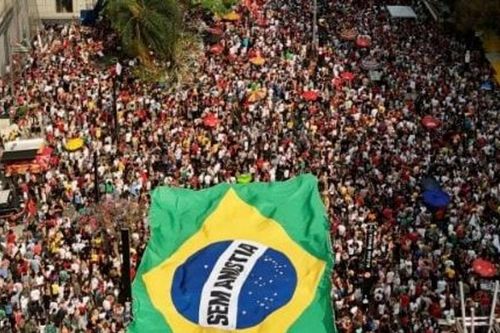 Biển người biểu tình phản đối nỗ lực ân xá cựu Tổng thống Brazil