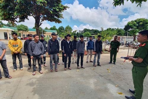 Khởi tố 15 đối tượng mang hung khí đi hỗn chiến trong đêm