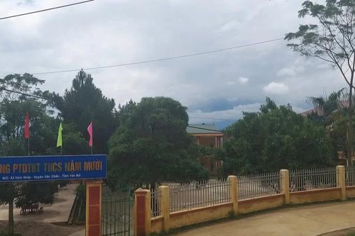 Sập cổng trường ở Lào Cai, hai em nhỏ tử vong