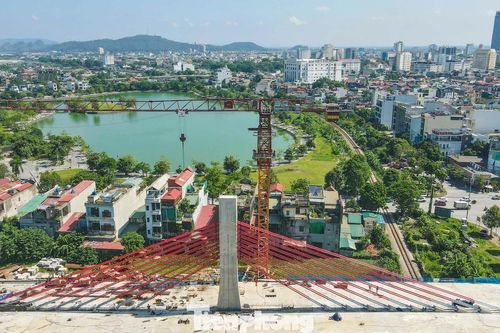 Hình hài cầu dây văng trăm tỉ đầu tiên ở Thanh Hóa sắp hoàn thành