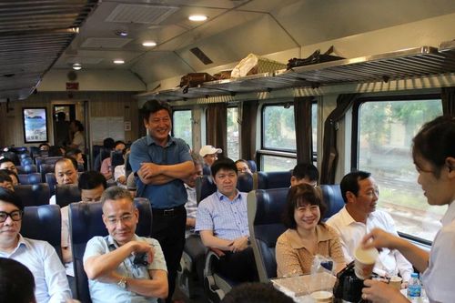 Chuyến tàu giá rẻ đầu tiên chở cán bộ phía tây sang phía đông Hải Phòng làm việc