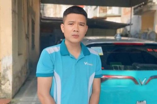 Tài xế taxi vận chuyển hơn 2.700 bao thuốc lá lậu