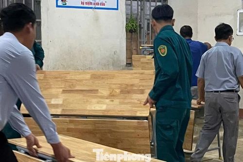 Hối hả thay bàn ghế mới sau 'Tối hậu thư' của Chủ tịch TPHCM