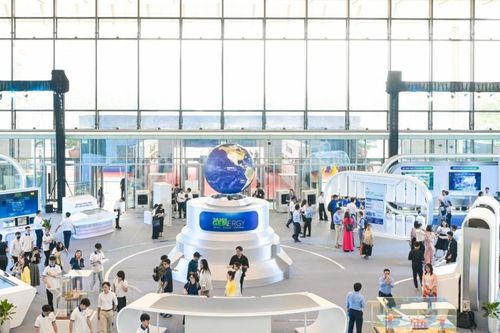 Triển lãm Khoa học, Công nghệ Petrovietnam thu hút đông đảo khách tham quan
