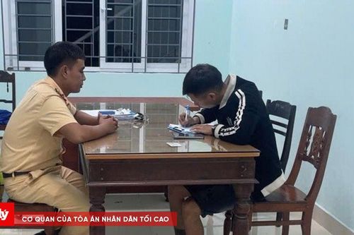 CSGT Phú Lộc trả xe máy bị mất trộm gần 1 năm cho thanh niên nghèo