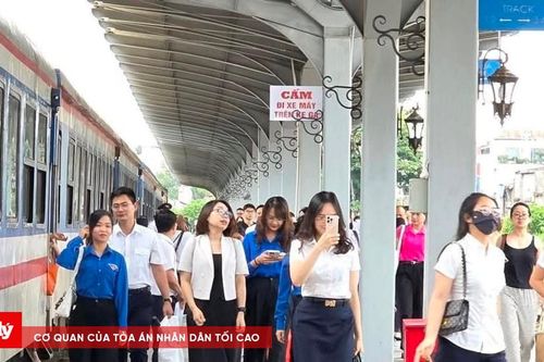 Vận hành tàu hỏa đưa cán bộ từ phía Tây sang Đông Hải Phòng làm việc