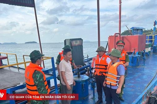 Biên phòng Cô Tô hỗ trợ ngư dân phòng chống bão số 9