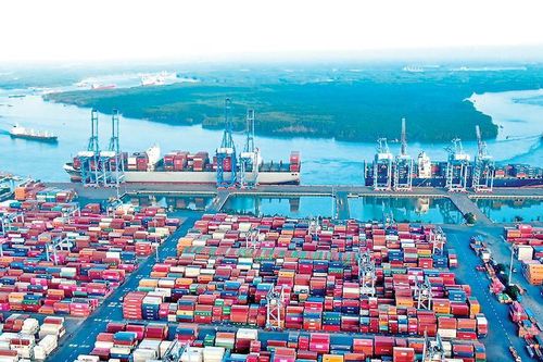 Tỉnh nào dù không giáp biển nhưng có cảng biển?