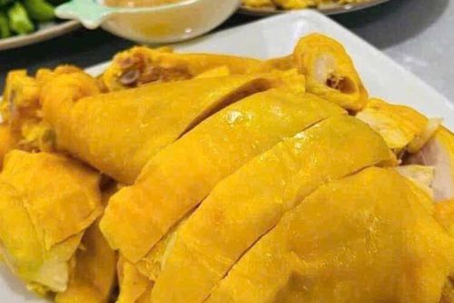 Bữa ăn không thịt lợn, chỉ dùng gà, vịt, cá có đủ chất không?