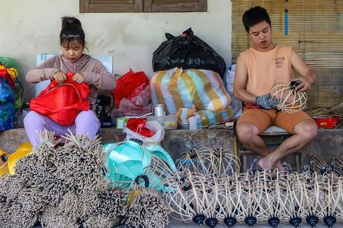 'Trắng tay' ở TPHCM, 9X về Đà Nẵng nối nghiệp cha, đưa đèn lồng ra thế giới