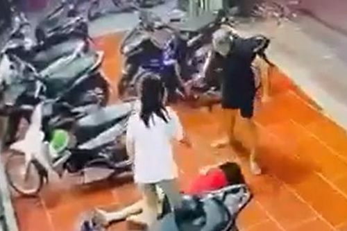 Xác minh clip người đàn ông đánh đập bạn gái dã man trước quán bi-a ở Hà Nội