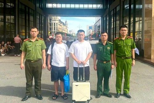 Trục xuất 2 công dân Trung Quốc vi phạm pháp luật tại Quảng Ninh
