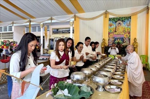 Người dân Campuchia bắt đầu kỳ nghỉ lễ Pchum Ben 2025