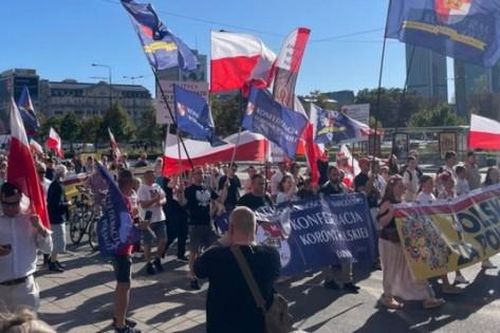 Biểu tình lớn phản đối vai trò của Ba Lan trong xung đột Ukraine