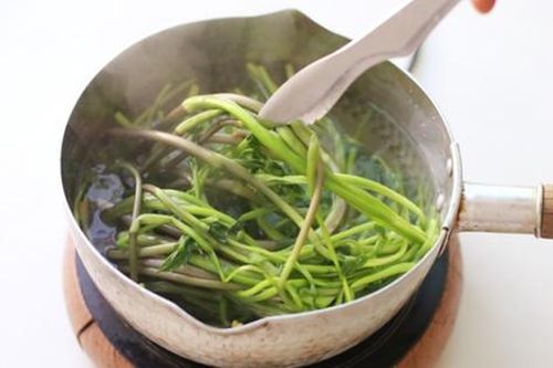 2 loại rau dễ là nơi 'tổ ký sinh trùng' ẩn náu, nhất cái số 1