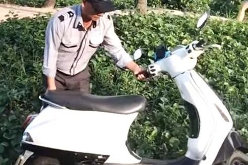Ban quản lý Sơn Trà lên tiếng về clip nhân viên 'xô đổ' xe máy của du khách