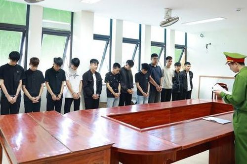 Khỏi tố nhóm gen Z ép nạn nhân lên xe, chở đi nhiều nơi để hành hung