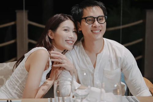 Á hậu Vbiz được bạn trai doanh nhân cầu hôn, khán giả nô nức chúc mừng