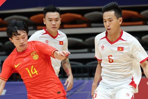 AFC bình luận cầu thủ Trung Quốc chơi thô bạo với đội trưởng tuyển Việt Nam