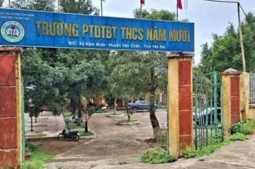 Ủy ban Mặt trận Tổ quốc Việt Nam tỉnh Lào Cai hỗ trợ gia đình có 2 con tử vong do đổ trụ cổng trường