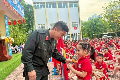 Gần 900 học sinh thủ đô học kỹ năng thoát hiểm, chống bắt cóc