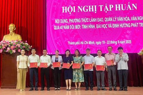 Bế mạc tập huấn về lãnh đạo, quản lý văn hóa, văn nghệ