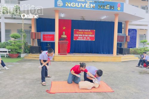 Tập huấn sơ cứu đuối nước và phòng ngừa tai nạn thương tích cho gần 3.000 học sinh