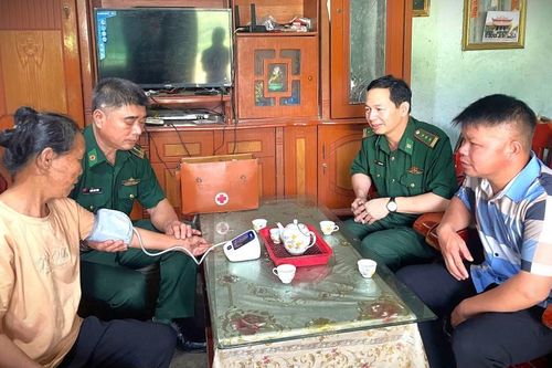 Những thầy thuốc quân hàm xanh