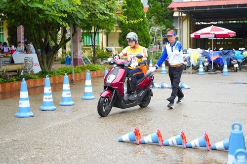 Hơn 500 học sinh được đào tạo kỹ năng lái xe gắn máy an toàn