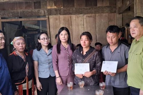 Thăm hỏi, trao hỗ trợ gia đình 2 cháu bé bị thiệt mạng tại xã Sơn Lương