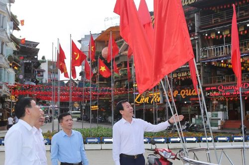 Kiểm tra công tác tuyên truyền, khánh tiết phục vụ đại hội tại Sa Pa
