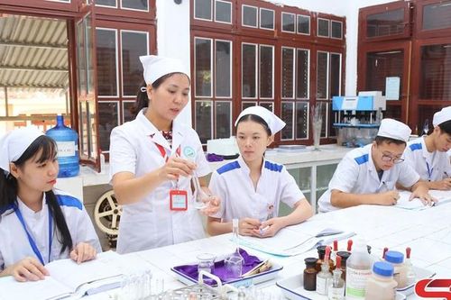 Đào tạo nguồn nhân lực ngành y cho các tỉnh nước bạn Lào