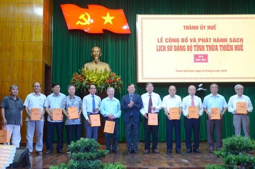 Ra mắt sách Lịch sử Đảng bộ Thừa Thiên Huế, tập IV