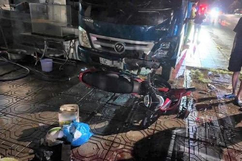 Tông vào ô tô tải đậu trên vỉa hè ở Lâm Đồng, 2 thanh niên đi xe máy tử vong