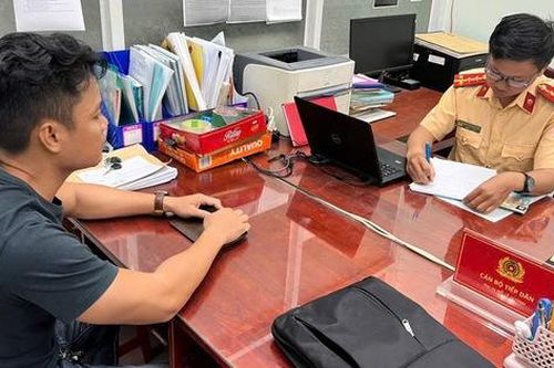TP.HCM: Lái xe bán tải bị tố chạy kiểu 'nửa vời' nói gì khi làm việc với CSGT?
