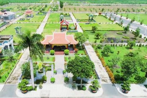 Trúng đậm nhờ buôn bất động sản cho 'người âm'