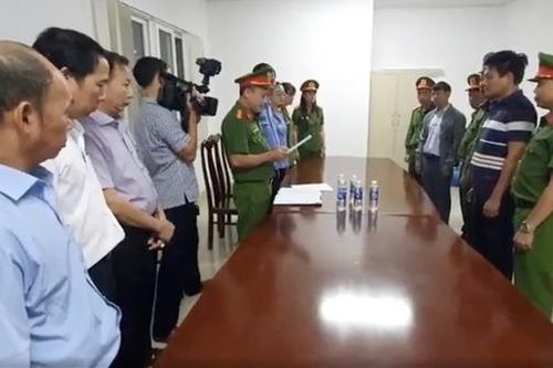 Vụ 'máy hỏng 2 năm vẫn tán sỏi': Khởi tố, bắt tạm giam 2 bác sĩ
