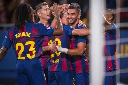 Barcelona thu hẹp khoảng cách với Real Madrid