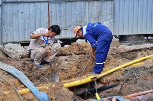 Công nhân bị máy xúc va trúng tử vong tại dự án Metro 2
