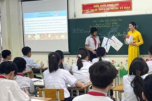 Năm đầu miễn học phí: Mối lo 'thu phí' vẫn chưa vơi
