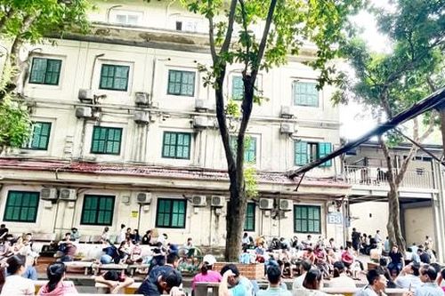 Xóa nghịch lý y tế 'trên quá tải, dưới đìu hiu'