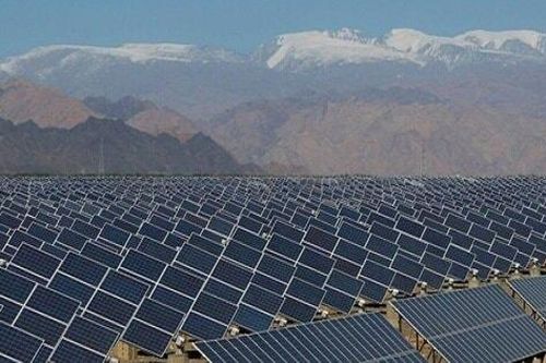 Iran - Trung Quốc ký thỏa thuận sản xuất 7.000 MW tấm pin Mặt trời