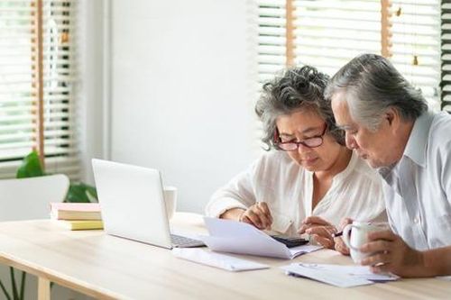 Nghỉ hưu an nhàn chỉ còn là giấc mơ xa vời vì con cái trưởng thành nhưng chẳng thể tự lập