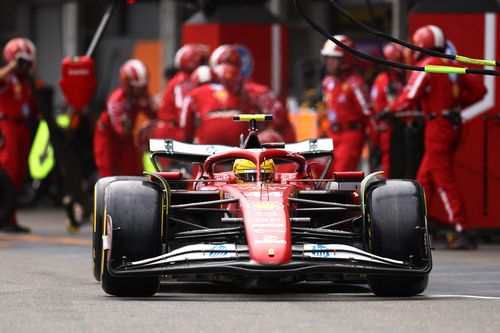 Hamilton phàn nàn về đội ngũ