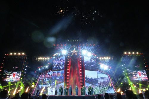 Concert quốc gia thổi bùng tinh thần thi đua yêu nước