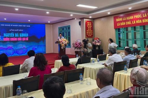 Ra mắt sách ảnh 'Nguyễn Bá Khoản-Những khoảnh khắc lịch sử'