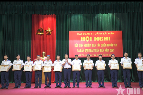 Hải đoàn 11: Rút kinh nghiệm diễn tập chiến thuật vòng tổng hợp và bắn đạn thật trên biển năm 2025