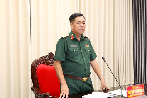 Thủ trưởng Tổng cục Hậu cần - Kỹ thuật làm việc với Cục Quân nhu