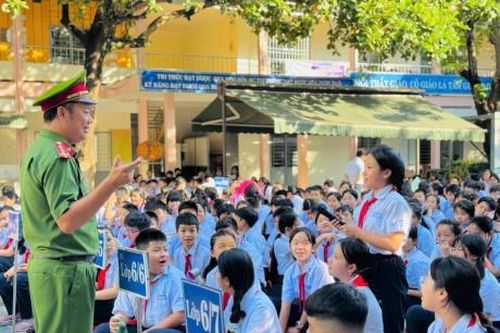Gần 2.500 học sinh được tuyên truyền pháp luật và phòng chống tội phạm, tệ nạn xã hội